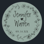 Floral Hand Drawn Wreatalized Green Ronde Sticker<br><div class="desc">Een zoet einde aan een nieuw begin personaliseert met namen,  datum,  en hand-getrokken bloemen. Bericht me als je hulp nodig hebt of speciale verzoeken hebt.</div>