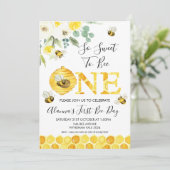 Floral Honey Bee First Bee Day Birthday Invitation Kaart (Staand voorkant)