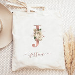Floral Ivoor Roos Goud Monogram Letter J Tote Bag<br><div class="desc">Deze elegante canvas tas heeft een grote letter "J" monogram in faux roos gouden folie, versierd met een ivoren bloemboeket afgewerkt met groen en roos gouden gebladerte. Personaliseer het met haar naam in rozen gouden handschrift, met bloei aan het begin en einde. Maakt een perfect bruidsmeisje cadeau! Andere letters van...</div>