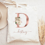 Floral Ivory Roos Gold Monogram Letter D Tote Bag<br><div class="desc">Deze elegante canvas tas heeft een groot letter "D"-monogram in de folie van faux-roos goud, versierd met een ivoor floral bouquet, getrimd met groen en roos goudfoliage. Pas het met haar naam in het handschrift van het roos gouden handschrift aan, met bloeit aan het begin en eind. Maakt een perfect...</div>