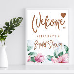 Floral koperen glitter vrijgezellenfeest welkomstb poster<br><div class="desc">Een modern glamoureus lente- of zomerse vrijgezellenfeest is een welkome poster met waterverf roze magnolia-bloemen, groene bladeren en eucalyptusbladeren en een klastig, wit geschreven, geborsteld stijlkoper glitter-kalligrafie over een gewassen blauwe achtergrond. Gemakkelijk om het met de naam van de bruid aan te passen om te zijn! Geschikt voor moderne florale...</div>