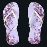 Floral Lila Flowers Weddenschap Teenslippers<br><div class="desc">Lilacs is het thema van deze elegante florale bruidbruiloft-teenslippers met roze en goudbloemen op een paarse achtergrond. De tekst kan voor uw speciale gelegenheid worden aangepast.</div>