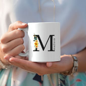 Floral M Monogram Mok met bewerkbare naam