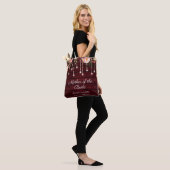 Floral Maroon Houten Rustieke Moeder van de Bruid Tote Bag (Op model)