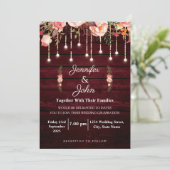 Floral Maroon Wooden Rustic Wedding Kaart (Staand voorkant)
