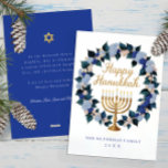 Floral Menorah Hanukkah Holiday Kaart<br><div class="desc">Vier Chanoeka met gratie en traditie met behulp van deze prachtige vakantiepas met een gouden menora omringd door een weelderige waterverf bloemenkrans in blauw, marineblauw en blos. De elegante gouden script begroeting en volledig aanpasbare boodschap op de achterkant maken het perfect voor het verzenden van warme wensen aan vrienden en...</div>