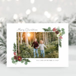 Floral Merry-kerstfotokaart Feestdagenkaart<br><div class="desc">Op de trendkerstfotokaart staan handgetekende,   floralen en plantaardig materiaal met een witte achtergrond. Het leest "Vrolijk Kerstmis"in een casual manuscriptdoopvont.</div>