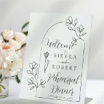 Floral Minimal Rehearsal Dinner Welcome Reclamebord Met Voetstuk<br><div class="desc">Een minimaal en modern scriptontwerp met een kalligrafie-aanraking die uw repetitief diner perfect zal maken. Het simpele elegante en minimale teken komt voor een zeer betaalbare prijs en is volledig aanpasbaar.</div>