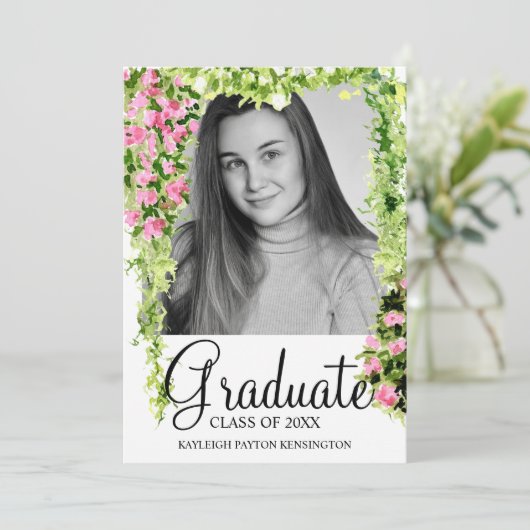 Floral Modern Elegant Script Afstuderen Foto Aankondiging (Staand voorkant)