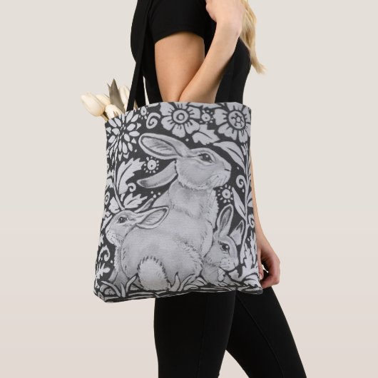 Floral Moederdag van de familie Black & White Rabb Tote Bag (Dichtbij)