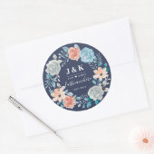 Floral Monogram Initialen Aangepaste familienaam Ronde Sticker (Envelop)