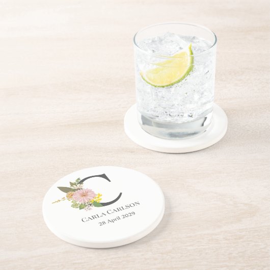 Floral Monogram Letter C Custom Name and Date Zandsteen Onderzetter (Zijkant)