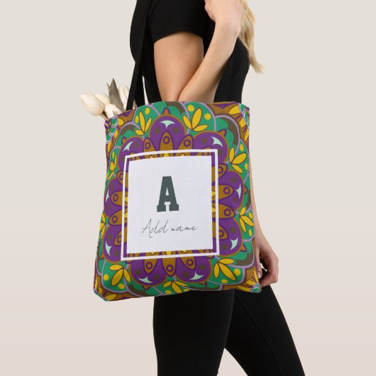 Floral Monogram Mandala Aangepaste naam Tote Bag (Dichtbij)