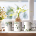 Floral monogram moderne eucalyptus koffiemok<br><div class="desc">Elegant Eucalyptus Botanische Floral Monogram Coffee Mok met onze prachtige sage eucalyptus green en stoffige blauwe groenery en moderne typografie. Eenvoudig aan te passen met uw informatie voor een mok voor koffie of thee. Neem contact met ons op via cedarandstring@gmail.com als u hulp nodig hebt bij het ontwerp of de...</div>