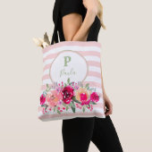 Floral monogram Waterverf op roze strepen Tote Bag (Dichtbij)