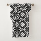 Floral Moroccan Tile, Black and White Bad Handdoek (Insitu)