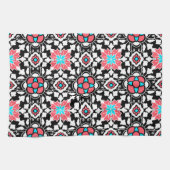 Floral Moroccan Tile, Black, White en Coral Pink Theedoek (Horizontaal)
