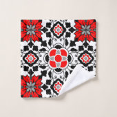 Floral Moroccan Tile, Deep Red, Black and White Bad Handdoek (Wasdoekje)