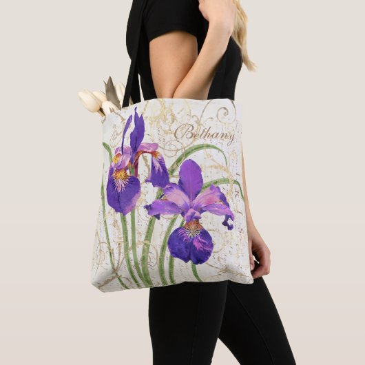 floral Paars Iris Gold Damask Monogram Naam Tote Bag (Dichtbij)