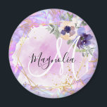 Floral-Paarse, roze en goudregenboogmarmer Magneet<br><div class="desc">Girly and chic magnet met paarse marmer regenboogeenhoorns, een gouden florale lijst met blauw- en perzikbloemen, en een wazige roze achtergrond. Uw douanenaam en monogram worden geschreven in een elegant handgeschreven manuscript met letters. U kunt de tekstkleur en de doopvontstijl en de grootte veranderen gebruikend de pas optie aan.</div>