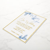 Floral Pastel Blue Wedding Gold Folie Uitnodiging (Gedraaid)