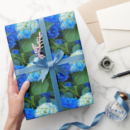 Floral Pattern Blue Hydrangea Cadeaupapier (Geschenken)