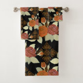 Floral Pattern Foliage Rozen op zwarte achtergrond Bad Handdoek (Insitu)