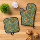 Floral pattern on a dark green background  ovenwant & pannenlap set (Top down)