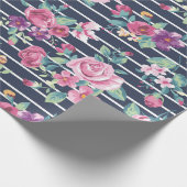 Floral Pattern on Stripe Rozen Foliage Pink Paars Cadeaupapier (Hoek)