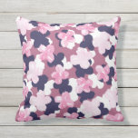 Floral Pattern van de Waterverf Artsy Pink Buitenkussen<br><div class="desc">Dit kunstzinnige en moderne patroon is perfect voor de trendy en stijlvolle vrouw. Hij is voorzien van handbeschilderde bubblegumroze, wazige roze, jaloezie blauw, witte waterverf bloemen en silhouet patroon bovenop een rozenroze rotshout. Het is elegant, , artistiek, uniek en origineel. Stijlvol met dit handbeschilderde patroon van de kunstenaar van La...</div>