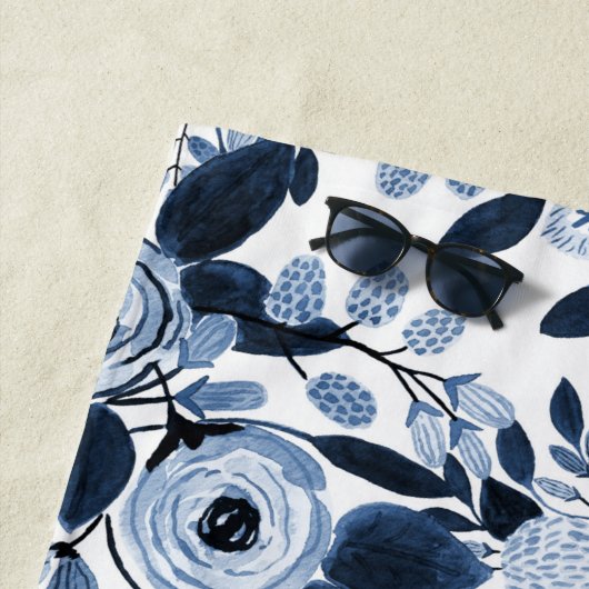 Floral Pattern Waterverf Navy Pastel Blue Strandlaken (In situ)