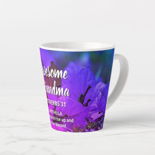 Floral Personalized GEWELDIGE GRANDMA Proverbs 31 Latte Mok (Rechterhoek)