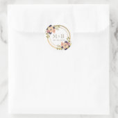 Floral Pink en Gold Monogram Weddenschap Ronde Sticker (Tas)