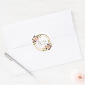 Floral Pink en Gold Monogram Weddenschap Ronde Sticker (Envelop)