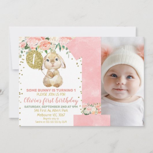 Floral Pink Foto Fluffy Bunny 1st Birthday Kaart (Voorkant)