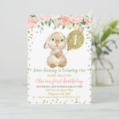 Floral Pink Gold Balloon Fluffy Bunny 1st Birthday Kaart (Staand voorkant)