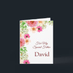 Floral Print Custom Name Birthday Kaart-Father Kaart<br><div class="desc">Stel je voor dat deze mooie florale gedrukte verjaardagskaart geopend wordt door je speciale vader met zijn eigen naam erop. De groet drukte binnen het wensen van de ontvanger een gelukkige verjaardag. Pas haar naam aan door menu bij het recht te kiezen, op de steekproefnaam te klikken en de tekst...</div>