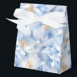 Floral Print Party Treat Box Bedankdoosjes<br><div class="desc">Party gunst box wordt getoond met een mooie grote blauwe bloemen bloemenprint. Pas dit object aan of koop zoals het is. Tip: Voeg gewoon je geweldige lekkernijen toe en voeg wat feestelijk lint toe. Afbeelding met vergunning</div>