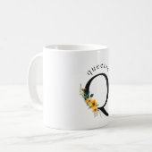 Floral Q Monogram Mok met bewerkbare naam (Voorkant links)