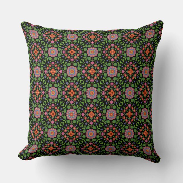 Floral Rangoli Pattern op Black Pillow of Cushion Kussen (Voorkant)