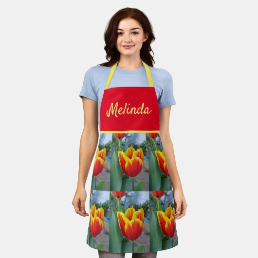 Floral Red Yellow Tulip Flower Womans Apron Schort (Gedragen)