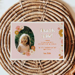 Floral Retro foto Verjaardag bedankje Bedankkaart<br><div class="desc">Zeg bedankt aan uw gast in retro stijl! Dit ontwerp is voorzien van grillige handgetekende wilde bloemen, in een bohemien kleurenpalet van bruinen en terracotta, beige, roze en geel. Perfect voor retro- en boho-feestthema's in het voorjaar en de zomer. De sjabloon foto en tekst is eenvoudig aan te passen en...</div>