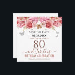 Floral roze 80th Birthday Save the Date<br><div class="desc">Meisjes glitter,  milleniumroze achtergrond,  met fancy manuscriptnaam typografie. Fijne 80 jaar en geweldige sjabloon voor verjaardagsontwerp. Roze en vlinderbovengrens. Geweldig voor de 80ste viering. Sparen de herinnering van de datumviering.</div>