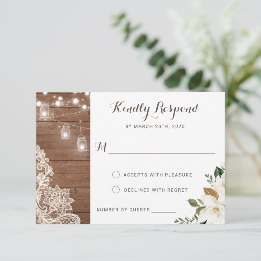 Floral Rustic Wood String Lights Magnolia RSVP Kaart (Staand voorkant)