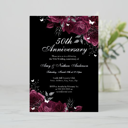 Floral Silver Bourgondië 50ste bruiloft Jubileum Folie Uitnodiging (Staand Voorkant)