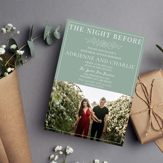 Floral Simplicity 1 Modern Green Rehearsal Dinner Kaart