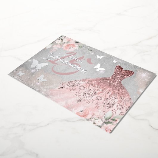 Floral Sparkle Jurk Vlinder Roze Quinceanera Folie Uitnodiging (Gedraaid)