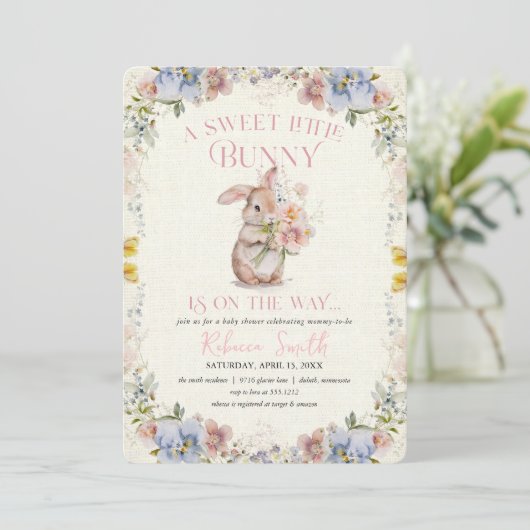 Floral Sweet Little Bunny Baby shower Invitation Kaart (Staand voorkant)