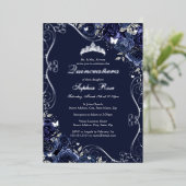 Floral Swirl Navy Silver Butterfly Quinceanera Folie Uitnodiging (Staand Voorkant)