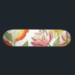 Floral tuinontwerp met witte achtergrond persoonlijk skateboard<br><div class="desc">Dit ontwerp van de bloementjestuin is opvallend heldere kleuren tegen een bleke witte achtergrond,  waardoor de bloemen nog meer opvallen. Een geweldig schilderij dat kleur en schoonheid naar elke kamer kan brengen. Koop het voor jezelf,  of geef het aan een geliefde als cadeau!</div>